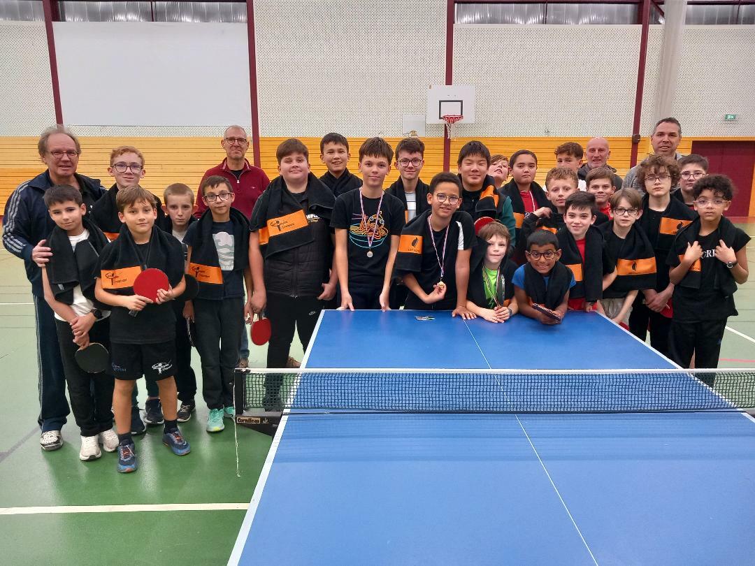 Remise Serviettes du Club aux jeunes